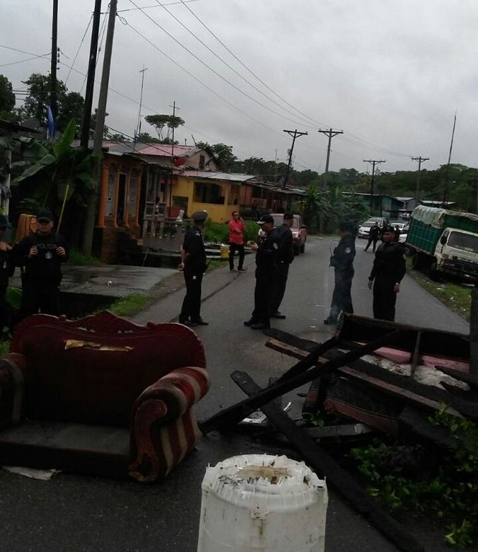 Policía reabre la Vía en Río Alejandro, provincia de Colón tras enfrentamientos