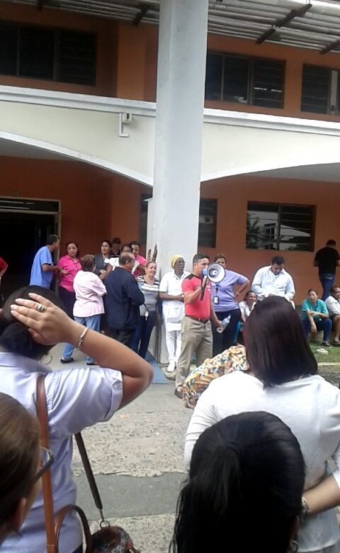 Administrativos del hospital Santo Tomas elevan la presión a las autoridades