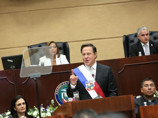Varela  acepta lentitud en su gobierno pero promete paz y estabilidad institucional