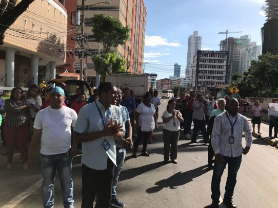Trabajadores del hospital Santo Tomás inician paro escalonado de 2 horas