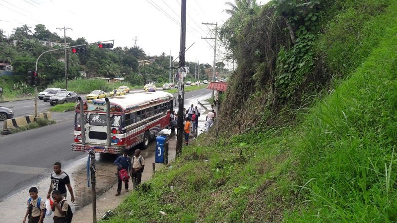Ladera peligrosa, moradores de Los Lagos en Colón, piden pronta solución al MOP