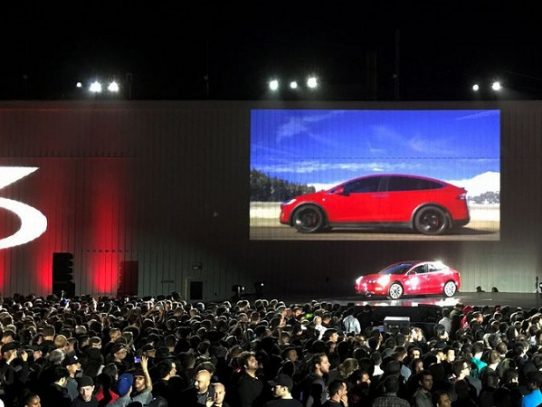Tesla saca el Model 3 para conquistar al gran público