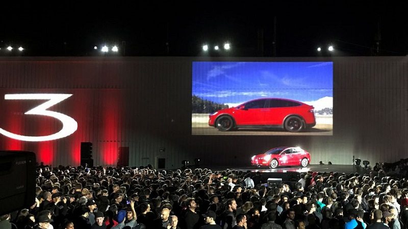 Tesla saca el Model 3 para conquistar al gran público