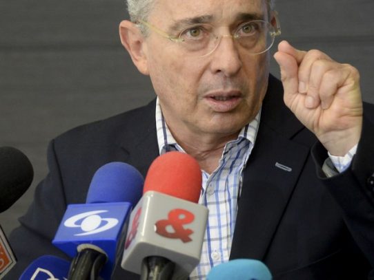 Expresidente Uribe aboga por Martinelli ante Juez Torres