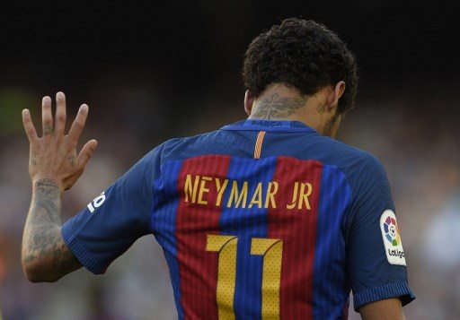 Neymar anuncia al equipo su marcha y el Barcelona le remite a su cláusula