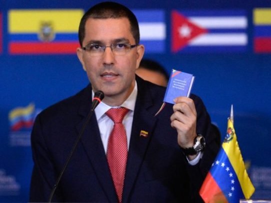 Venezuela acusa a Panamá de seguir "orden" de EEUU al exigir visa a venezolanos