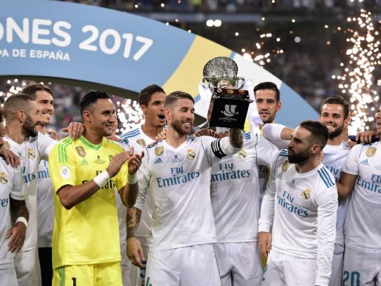 El Real Madrid ahoga al Barcelona para ganar la Supercopa de España