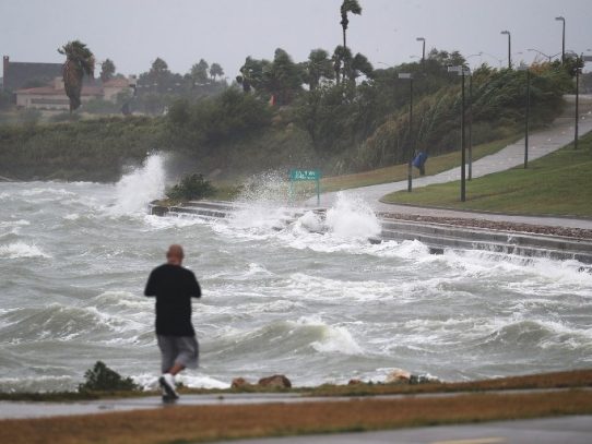 Inundaciones en Texas comportan riesgos de enfermedades, advierten expertos