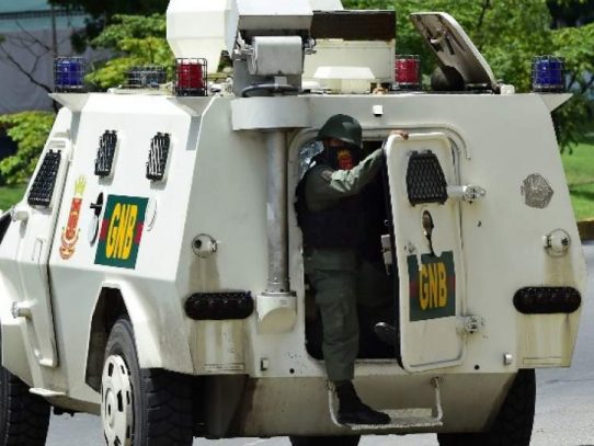 Incredulidad en ataque a fuerte de  Paramacay: Califican de  "tramoya" alzamiento militar