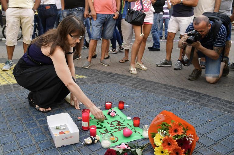 Barcelona homenajea a las víctimas de los atentados