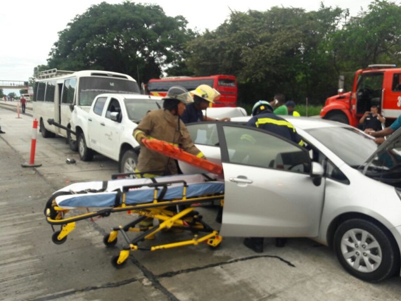 15 heridos tras colisión múltiple en Coclé