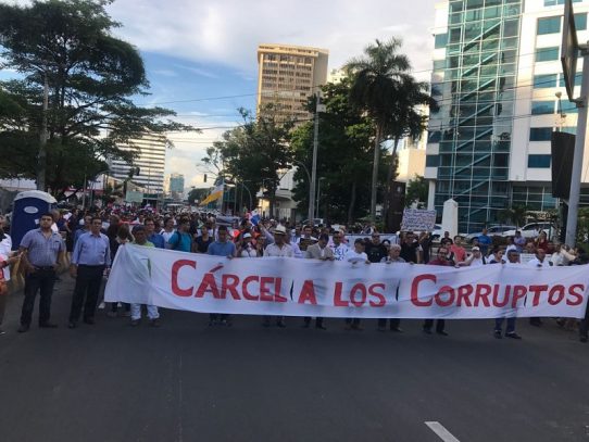 Panameños protestan por presunta negligencia del MP en el Caso Odebrecht