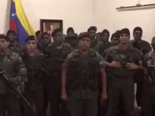 Oficialismo en Venezuela reporta 7 detenidos militares como saldo de la sublevación militar