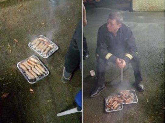 Bomberos británicos hacen una barbacoa con salchichas de unos lechones rescatados