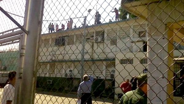 Motín en cárcel del sur de Venezuela deja al menos 37 muertos
