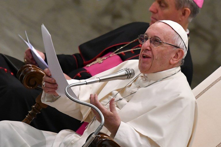 ¡Nunca más la guerra!", clama el papa el día de los difuntos