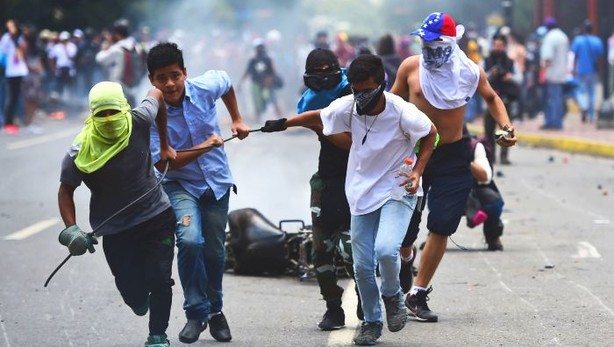 Un muerto y un herido grave en ataque a base militar en Venezuela