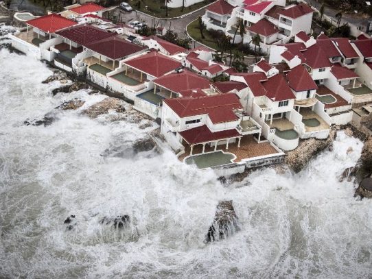 El huracán Irma deja ya 10 muertos a su paso por el Caribe