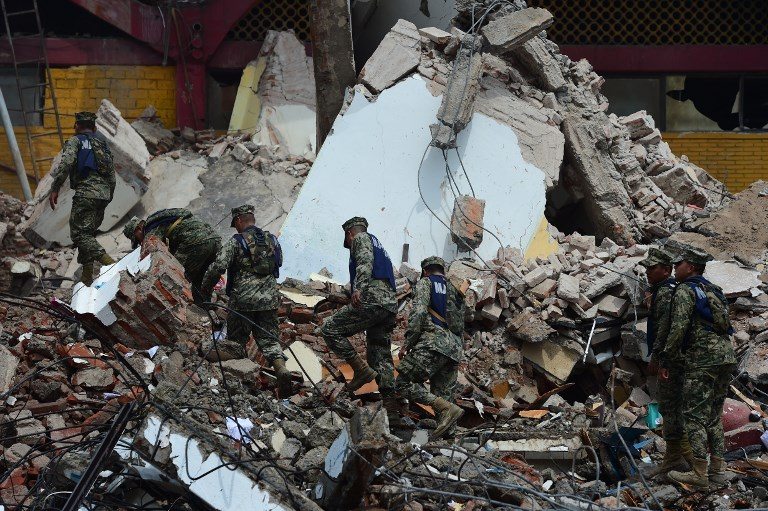 Aumenta a 58 el número de víctimas mortales por sismo en México