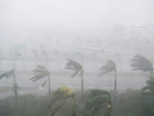 La marejada generada por el huracán Irma inunda Miami