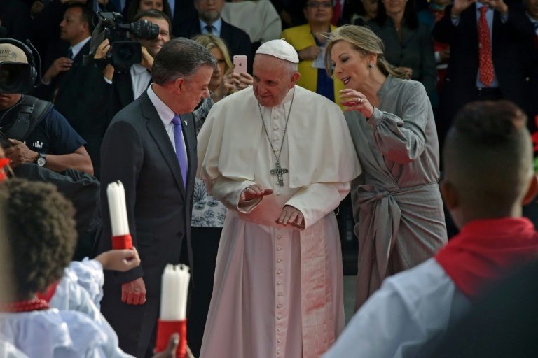 Papa insta a Colombia a "huir de toda tentación de venganza
