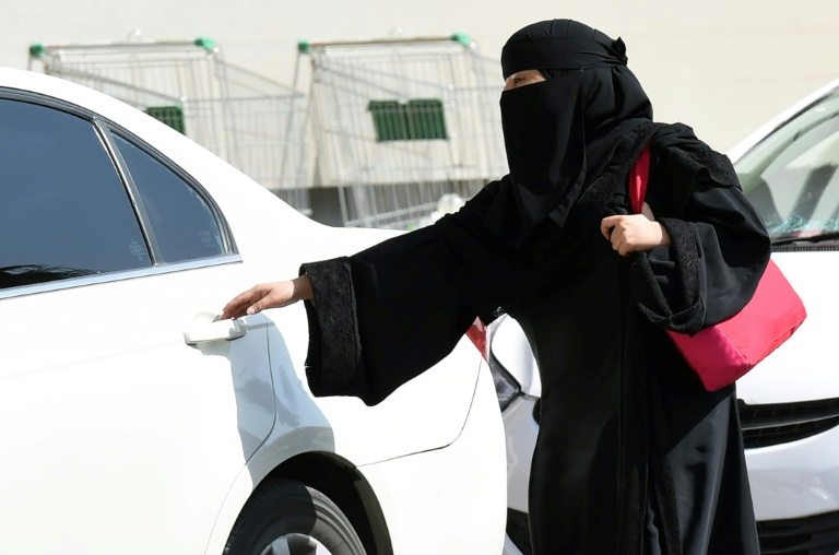 Arabia Saudita autorizará a las mujeres a conducir