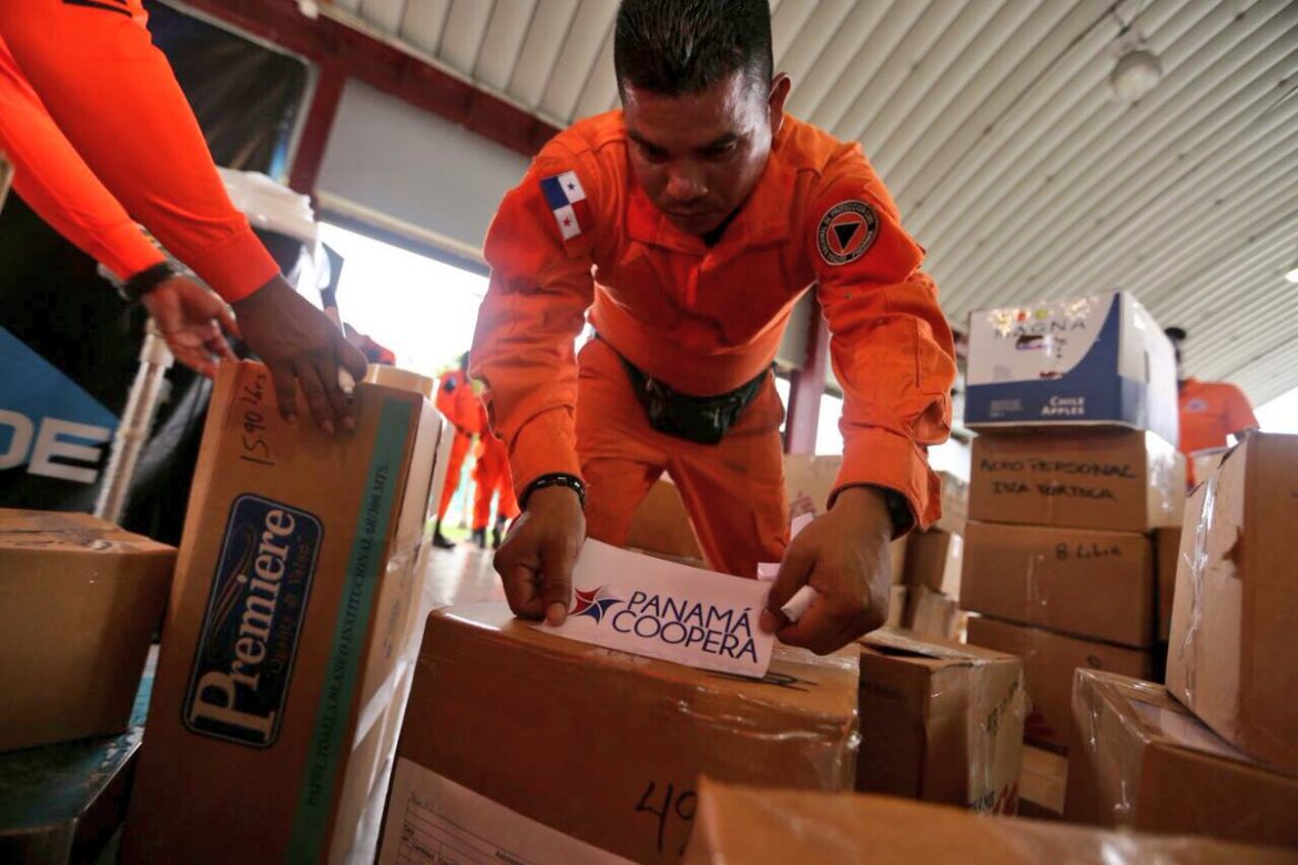 Trasladan ayuda humanitaria a Islas del Caribe para afectados por Huracán Irma