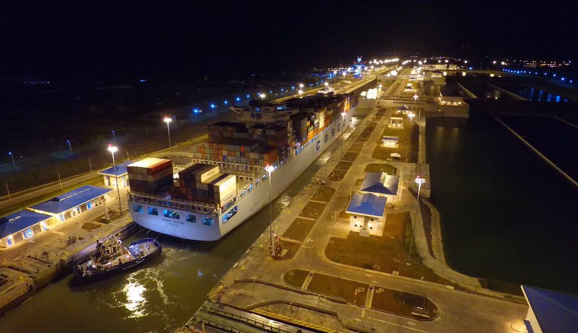 "Cosco Yantian" se convierte en el buque 2,000 que cruza el Canal ampliado