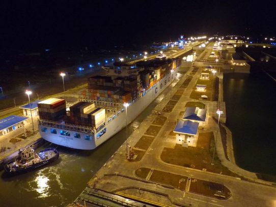 "Cosco Yantian" se convierte en el buque 2,000 que cruza el Canal ampliado