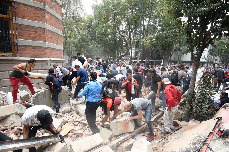 Tragedia en México: Cifra de víctimas del terremoto llega a  225
