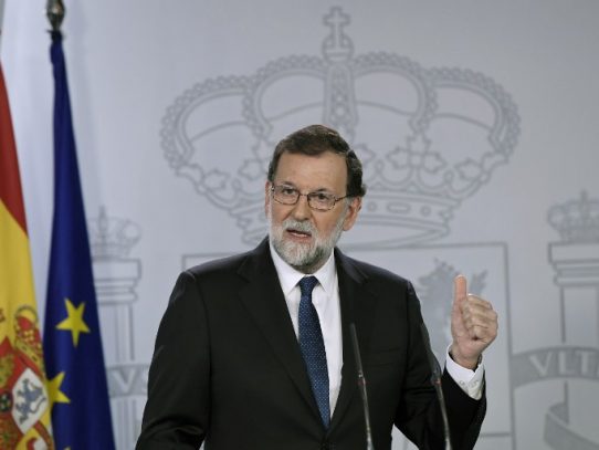 Rajoy pide cesar al gobierno catalán y promoverá elecciones en seis meses