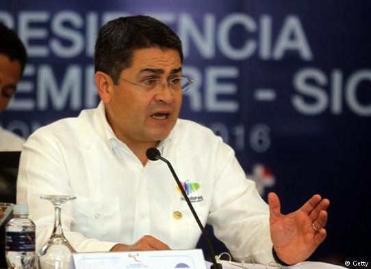 Aplazan juicio contra expresidente hondureño