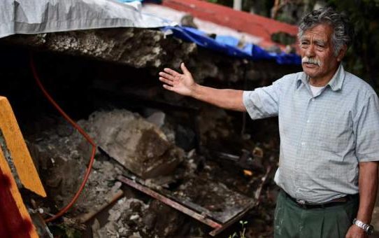 Mexicanos tratan de reconstruir sus vida a un mes del sismo