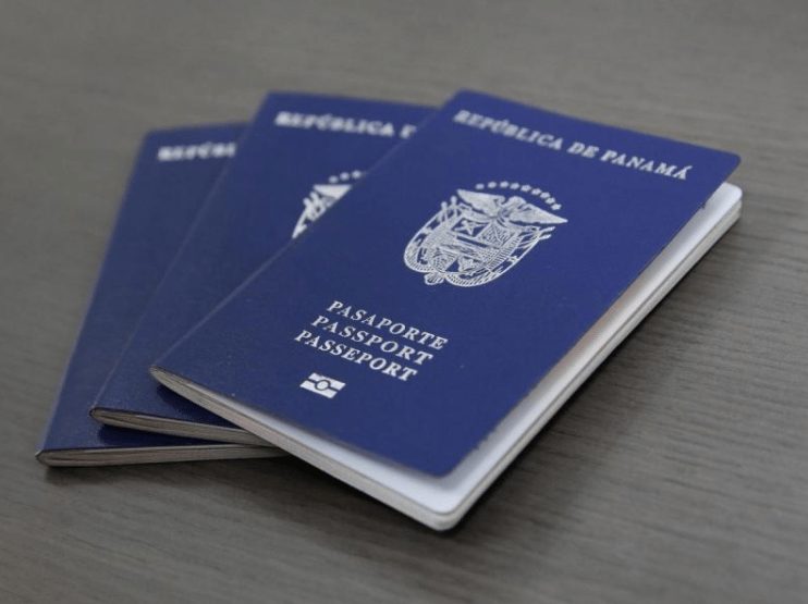 Rebajan el precio del pasaporte de 64 páginas