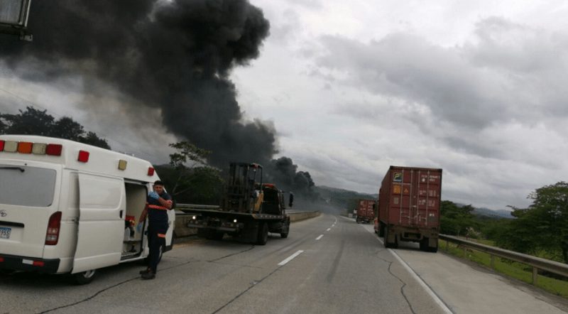 Camión cisterna se incendia tras colisión en la autopista Panamá-Colón