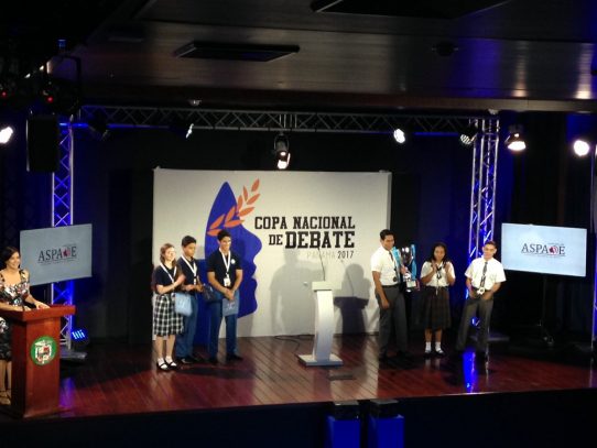 Colegio Guillermo Endara Galimany gana la Copa Nacional de Debate