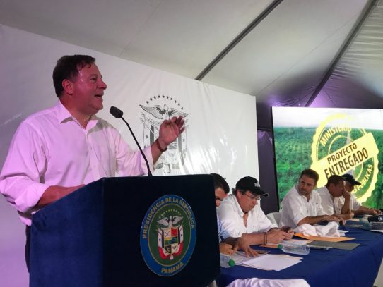 Presidente Varela se defiende de críticas por decreto de día libre