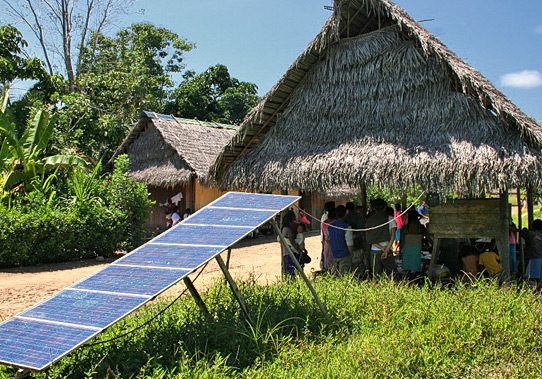 Paneles solares para Amazonia, la última frontera sin energía de Brasil