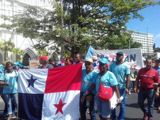 El descontento continúa, trabajadores del Idaan marchan a la presidencia