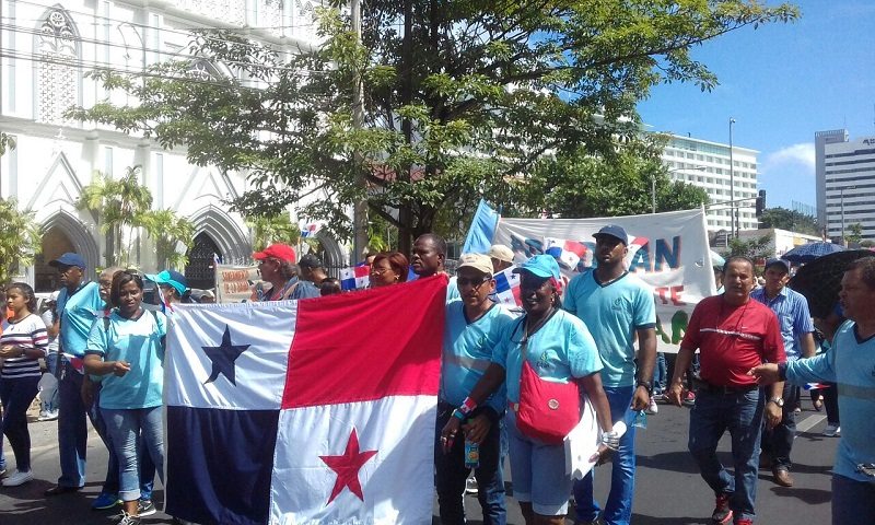El descontento continúa, trabajadores del Idaan marchan a la presidencia