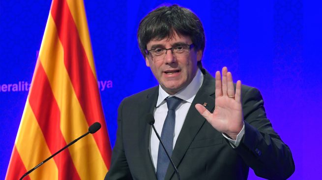 Presidente catalán prepara su respuesta a Rajoy, que amenaza suspender autonomía
