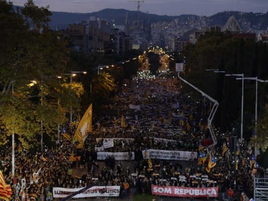 Unos 750.000 manifestantes piden en Barcelona liberación de independentistas