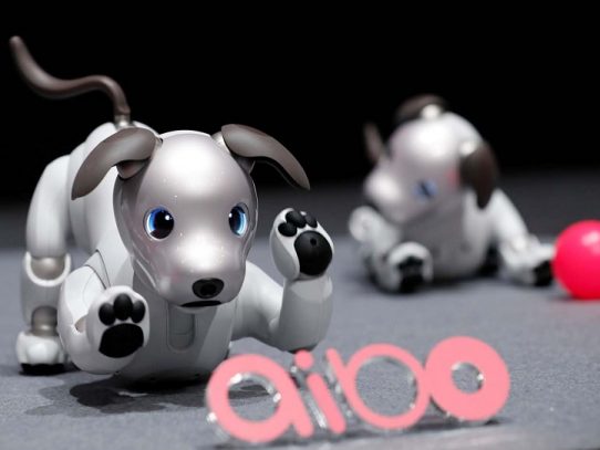 Sony presentó la nueva versión del perro robot Aibo
