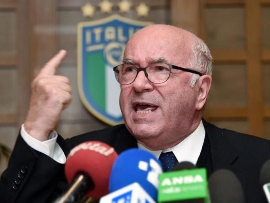 Renuncia Carlo Tavecchio, presidente de la Federación Italiana de Fútbol