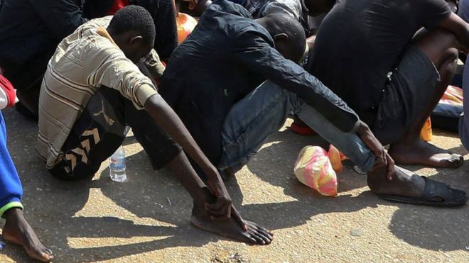 Dirigente africanos y europeos se comprometen contra la esclavitud de migrantes