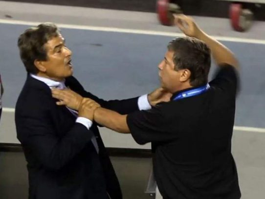 Rivalidad de técnicos colombianos: "Bolillo" Gómez  le ganó a Jorge Luis Pinto