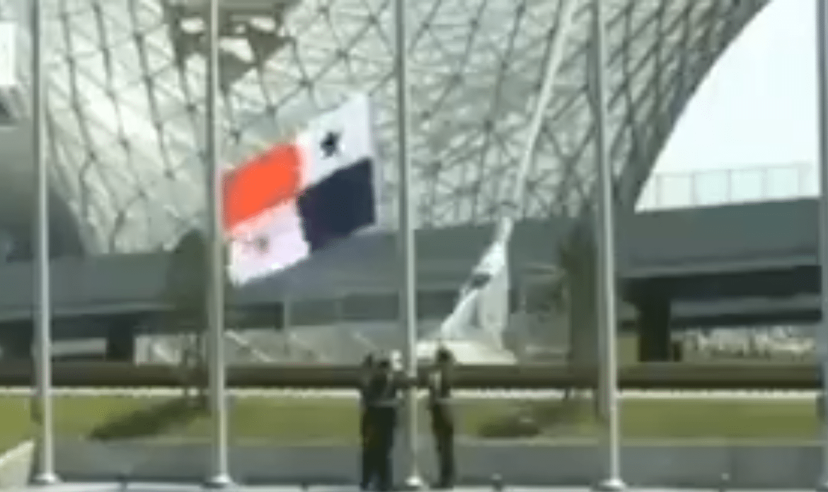 Bandera panameña es izada por primera vez en Shanghai China