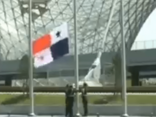 Bandera panameña es izada por primera vez en Shanghai China