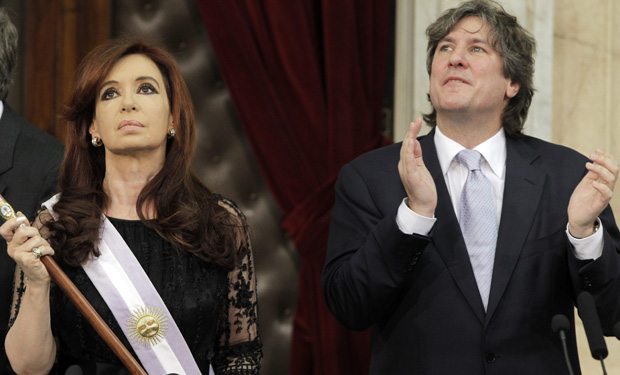 Detienen a exvicepresidente argentino acusado de corrupción