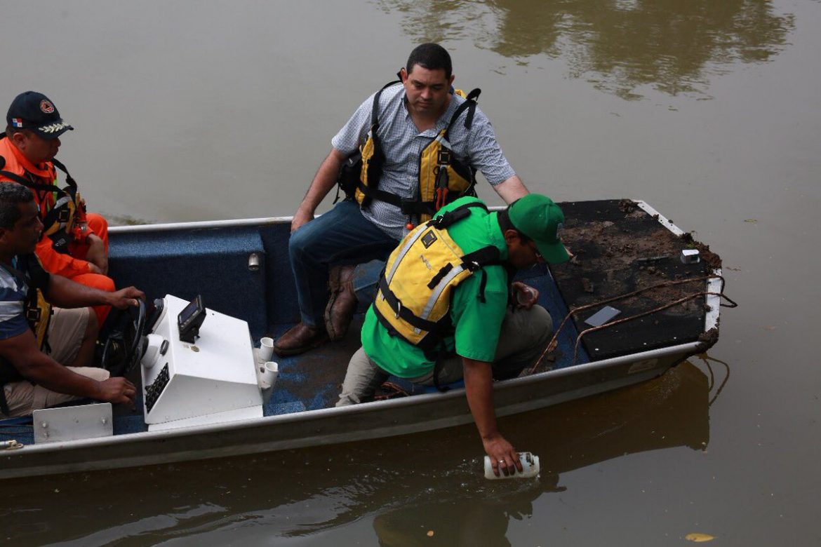 Minsa a la espera de resultados tras hallazgo de mancha blanca en Río Parita